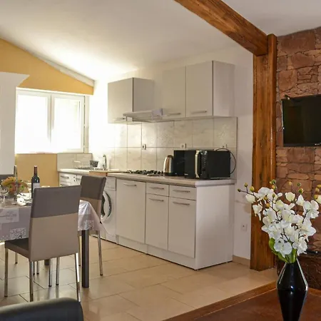 2 Bedroom Beautiful In Lolme
