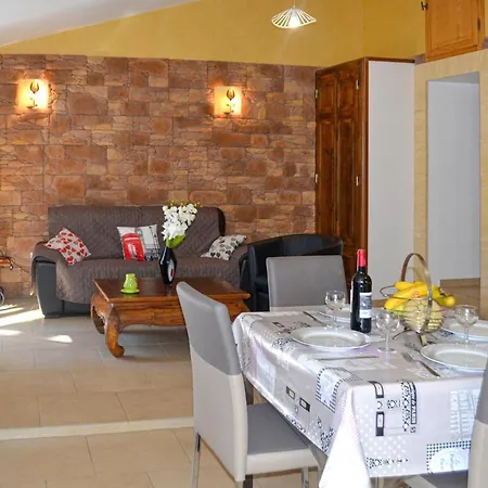 2 Bedroom Beautiful In * Lolme